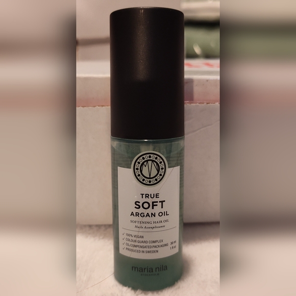 Mesmerizing True Soft Argan Oil Wallpaper in 4K Mesmerizing True Soft Argan Oil Wallpaper in 4K